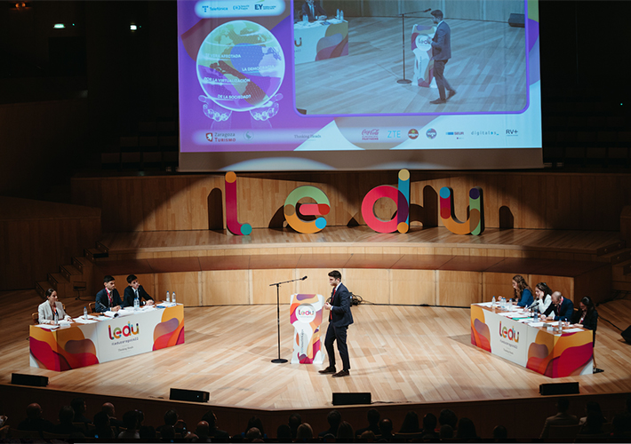 foto noticia SEUR refuerza su compromiso con la Liga Española de Debate Universitario como patrocinador oficial.